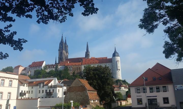 Schnitzelhaus zum Domblick